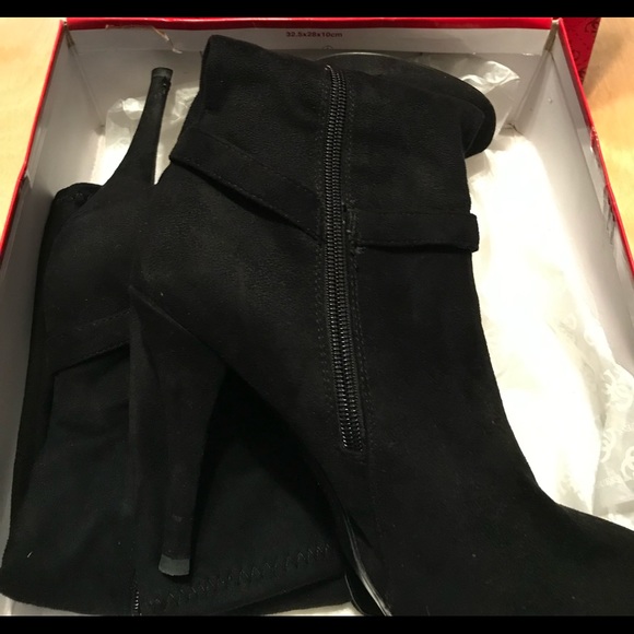 Guess size 10 black over the Knee Platform Boots - Picture 2 of 7